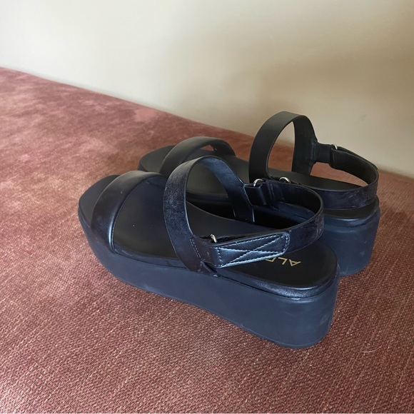 Aldo Platform Black Sandals - Picture 4 of 6